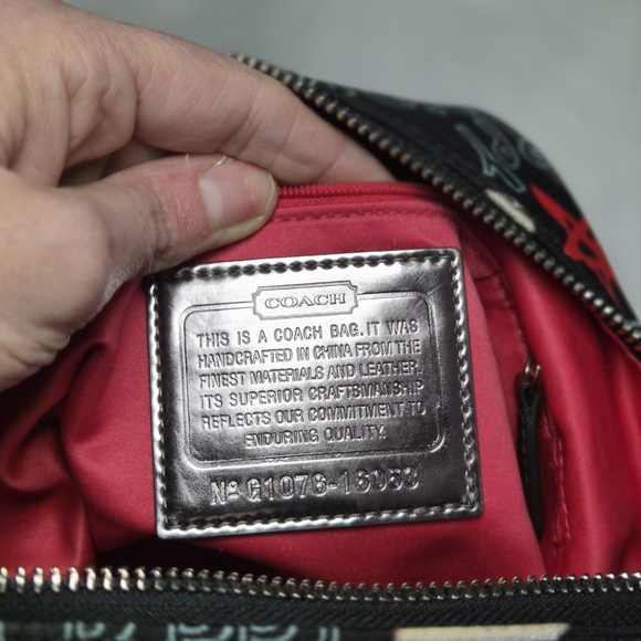 ✨ Rare Collector’s Coach Poppy Graffiti Hobo ✨ - Picture 8 of 17